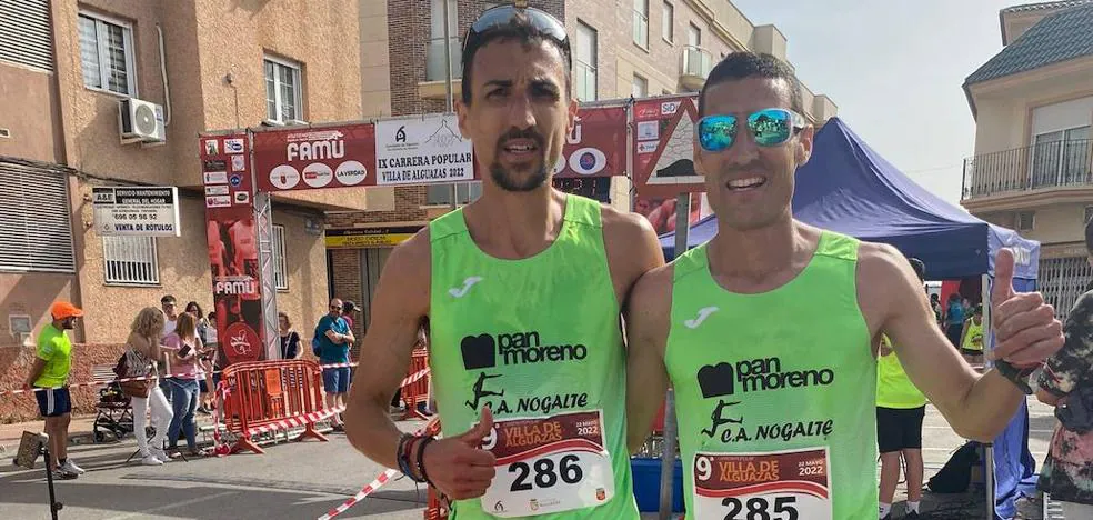 The male athletes who reached the finish line in first and second place in the Villa de Alguazas Popular Race.