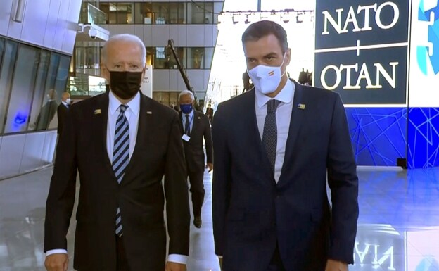 Pedro Sánchez, at the NATO leaders' summit that took place in Brussels in June last year.  His exchange of words, of just a few seconds, with President Joe Biden, emerged as a failure of Moncloa, which had announced a meeting between the two 