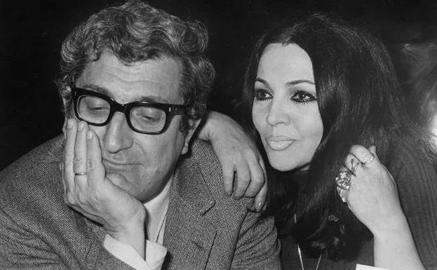 Juan Antonio Bardem with Sara Montiel, whom he directed in 'Varietés' (1971).