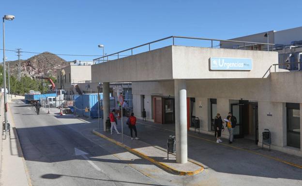 Emergency door of the Rafael Méndez de Lorca hospital, in a file photograph.
