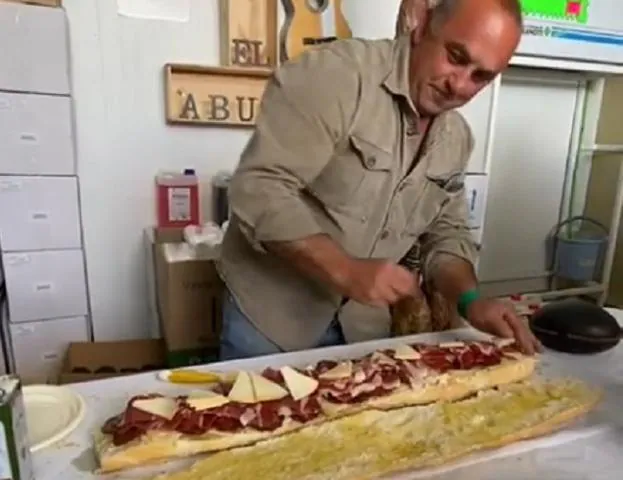 Ginés 'Corregüela', in the middle of making one of his sandwiches.