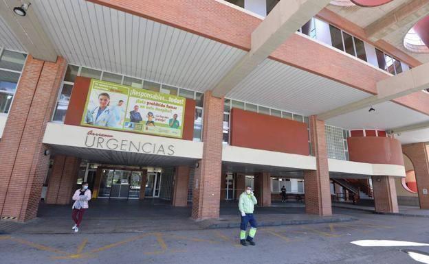 Entrance to the Emergency Department of La Arrixaca, in a file photo.
