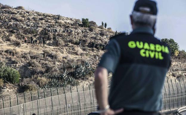 A Civil Guard guards the border with Melilla.