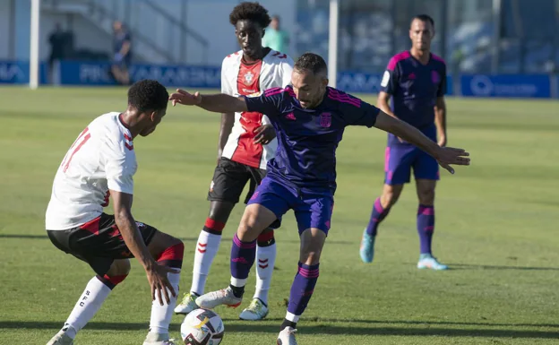 Ferreiro dribbles past a rival in the match against Southampton under 23