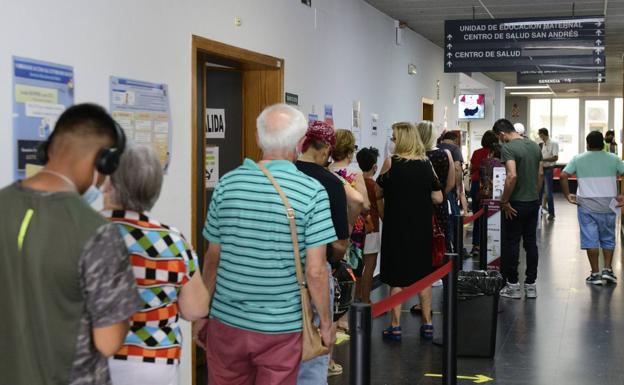 Users request a quota of 1,200 cards for each doctor and nurse