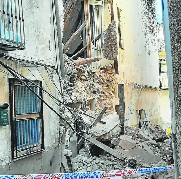 The building on Calle Pinar, 2, collapsed at dawn on Monday. 