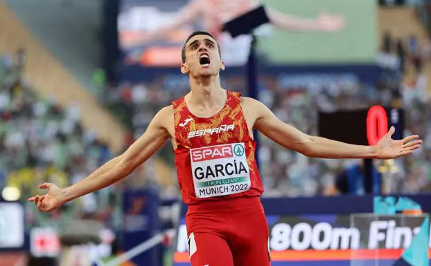 Mariano García celebrates his victory in the final of the 800 meters, this Sunday at the Olympiastadion in Munich.