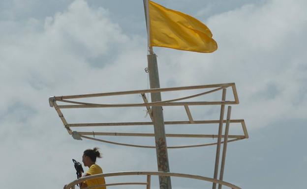 Yellow flag on Galúa beach, in a file image.