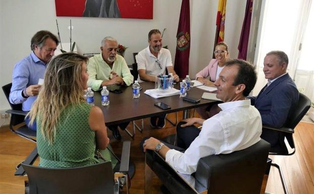 Meeting of Ana Belén Castejón with property developers.