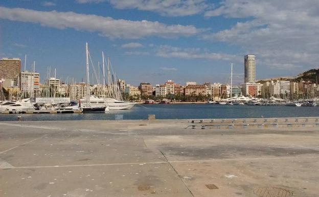 One of the docks of the port of Alicante, where the immigrants were transferred, in a file photo.
