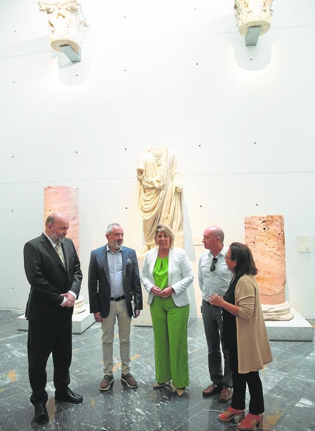 Braquehais, Tresserras, Arroyo, Rol and the director of the Roman Museum, Elena Ruiz Valderas. 
