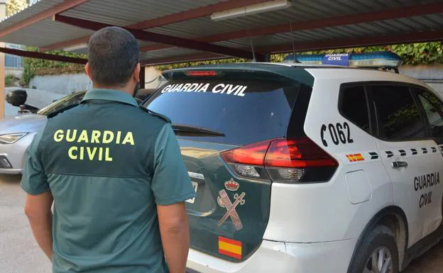 The Cieza Civil Guard agent who rescued a woman last weekend when she was being assaulted by her partner. 