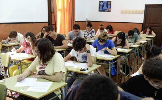 Baccalaureate students in a classroom of the Francisco Cascales IES, in a file photograph.