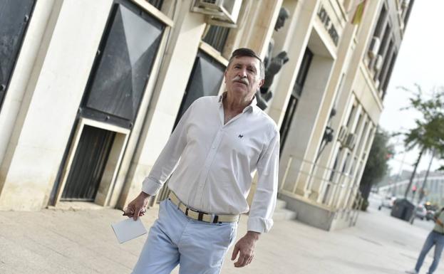 The former mayor of Blanca leaving the Provincial Court of Murcia.