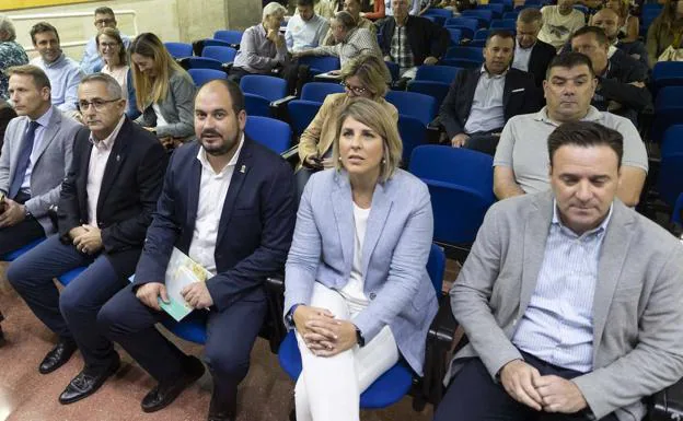 Noelia Arroyo (2nd right), this Thursday, at the opening of the conference organized by the Miteco related to the recovery of the Mar Menor. 