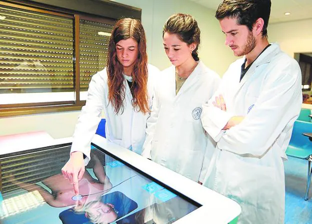 UCAM offers its students the most advanced equipment and uses high-end simulation tools for its internal practices.
