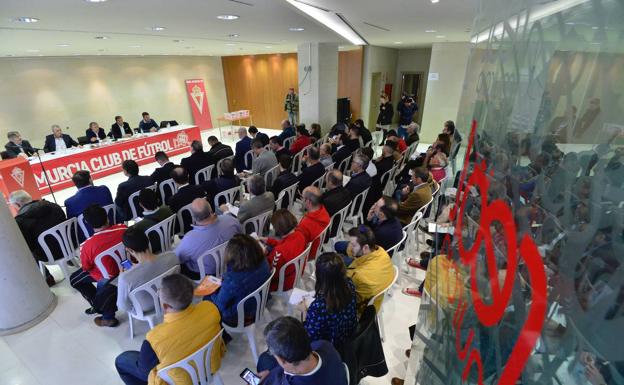 Shareholders meeting of Real Murcia in February 2020. 