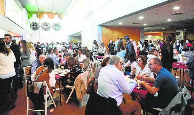 Diners enjoying Region of Gastronomic Murcia 2021. 