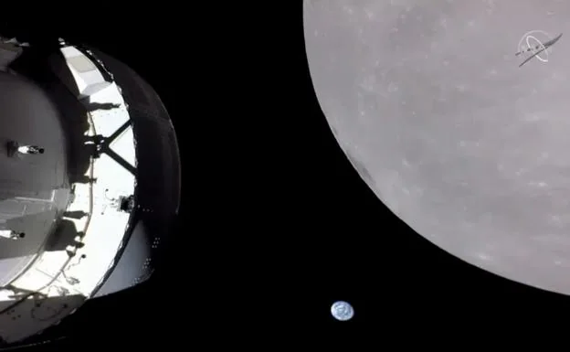 The Orion capsule, shortly before losing communication with Earth as it passed behind the Moon. 