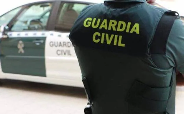 The group of assailants is wanted by agents of the Civil Guard and the local police of several municipalities. 