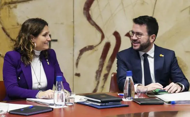 The President of the Generalitat, Pere Aragonés, accompanied by the Minister of the Presidency, Laura Vilagrá at the meeting on Tuesday.