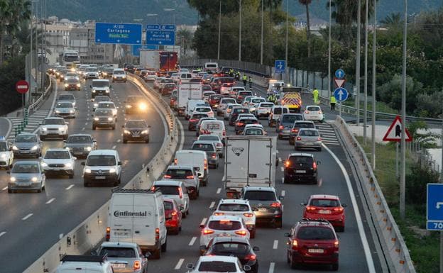 Traffic jam on the highway as it passes through Murcia, in a file image.
