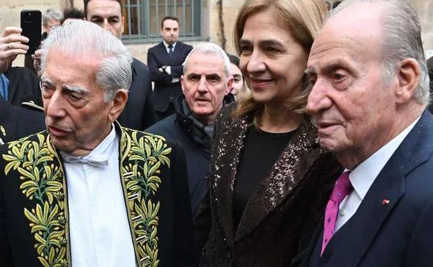 Vargas Llosa, together with King Juan Carlos and Infanta Cristina.