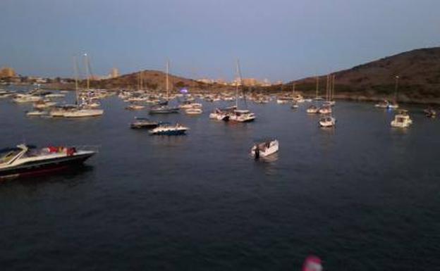 Boats anchored next to the Isla del Ciervo, in La Manga, during the illegal party. 