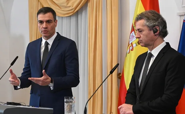 Sánchez in a press conference with the Prime Minister of Slovenia, Robert Golob.