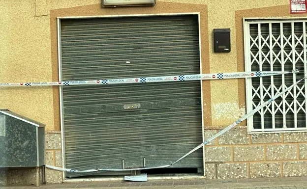 Forced shutter of a tobacconist in the Pachequera district of Roldán. 